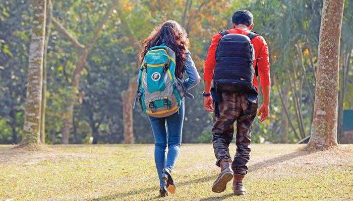 বেড়ানোর সঙ্গী যেমন ব্যাগ