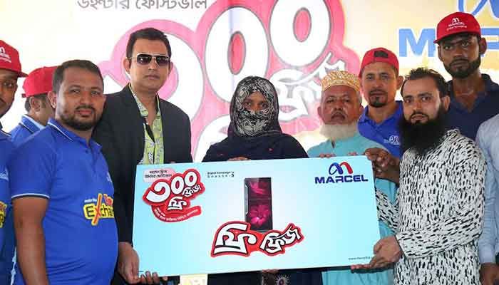 রুমী আক্তারের হাতে ক্যাশ ভাউচার তুলে দিচ্ছেন মার্সেলের ব্র্যান্ড অ্যাম্বাসেডর চিত্রনায়ক আমিন খান রুমী আক্তারের হাতে ক্যাশ ভাউচার তুলে দিচ্ছেন মার্সেলের ব্র্যান্ড অ্যাম্বাসেডর চিত্রনায়ক আমিন খান