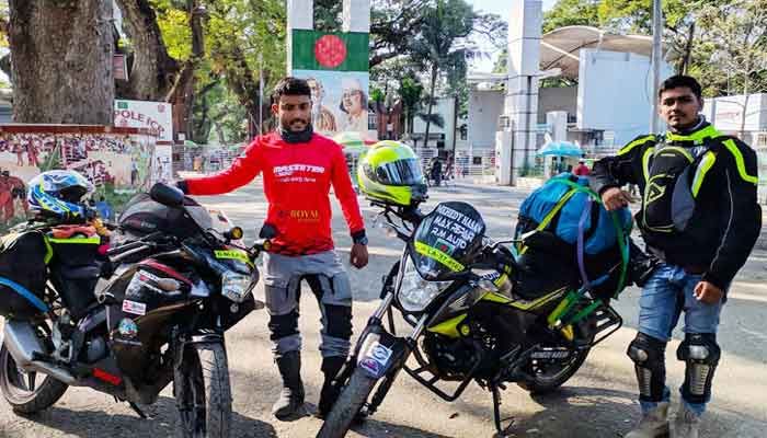 মোটরসাইকেলে ভারত-পাকিস্তান ভ্রমণে বাংলাদেশি তিন তরুণ মোটরসাইকেলে ভারত-পাকিস্তান ভ্রমণে বাংলাদেশি তিন তরুণ