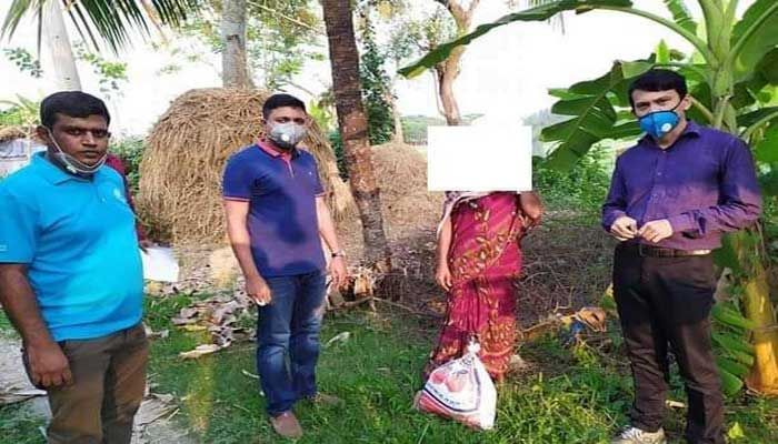 একটি ফোন কলেই ত্রাণ পৌঁছে দিচ্ছেন সুবর্ণচরের ইউএনও একটি ফোন কলেই ত্রাণ পৌঁছে দিচ্ছেন সুবর্ণচরের ইউএনও