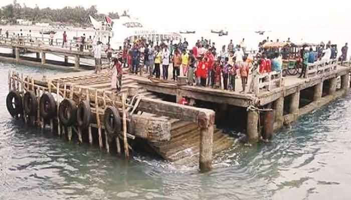 বেহাল সেন্টমার্টিন জেটি