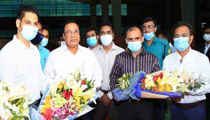 বিটিআরসি চেয়ারম্যানকে স্বাগত জানান ওয়ালটন ডিজি-টেক এর ম্যানেজিং ডিরেক্টর এসএম মঞ্জুরুল আলম অভি বিটিআরসি চেয়ারম্যানকে স্বাগত জানান ওয়ালটন ডিজি-টেক এর ম্যানেজিং ডিরেক্টর এসএম মঞ্জুরুল আলম অভি
