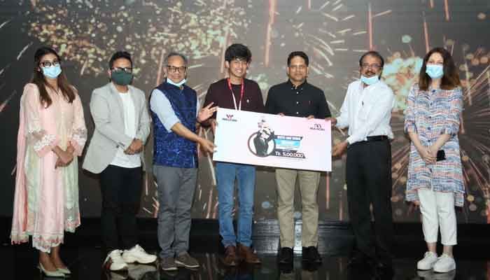 ওয়ালটন করপোরেট অফিসে আন্তর্জাতিক শিশু শান্তি পুরস্কার বিজয়ী সাদাত রহমানকে দেয়া বর্ণাঢ্য সংর্বধনা অনুষ্ঠানে ‘নড়াইল ভলান্টিয়ার্স’কে ৫ লাখ টাকার চেক দেয়া হয় ওয়ালটন করপোরেট অফিসে আন্তর্জাতিক শিশু শান্তি পুরস্কার বিজয়ী সাদাত রহমানকে দেয়া বর্ণাঢ্য সংর্বধনা অনুষ্ঠানে ‘নড়াইল ভলান্টিয়ার্স’কে ৫ লাখ টাকার চেক দেয়া হয়