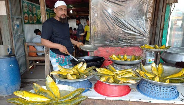 ৮০ টাকায় তাজা রূপালী ইলিশের স্বাদ ৮০ টাকায় তাজা রূপালী ইলিশের স্বাদ