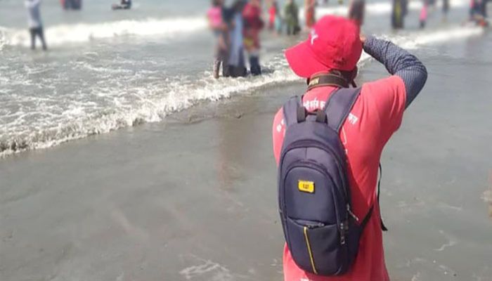 ছবির ফাঁদে পর্যটকদের হয়রানি ছবির ফাঁদে পর্যটকদের হয়রানি