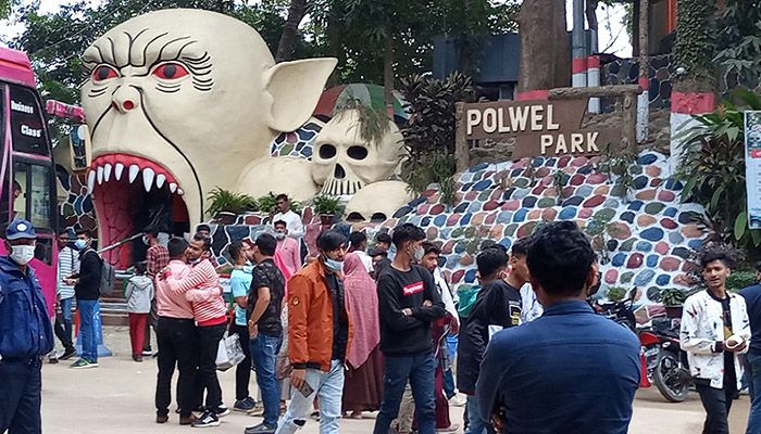 রাঙ্গামাটির পর্যটন কেন্দ্রগুলোতে মানা হচ্ছে না বিধিনিষেধ