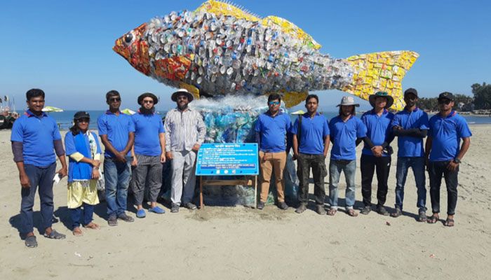 আবর্জনা দিয়ে সেন্টমার্টিনে মাছের ম্যুরাল আবর্জনা দিয়ে সেন্টমার্টিনে মাছের ম্যুরাল