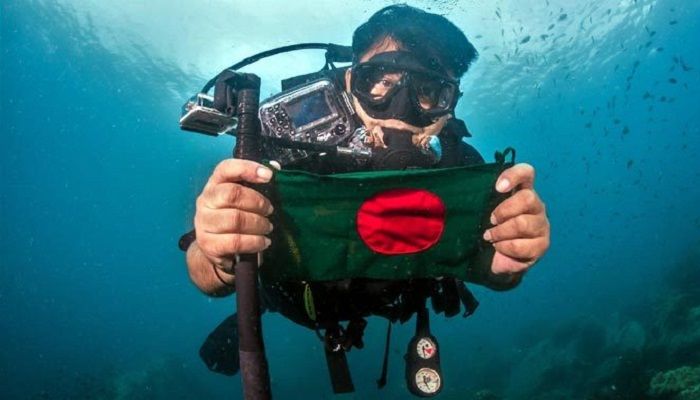 স্কুবা ডাইভিং: সমুদ্রের তলদেশের অপার সৌন্দর্য্য স্কুবা ডাইভিং: সমুদ্রের তলদেশের অপার সৌন্দর্য্য