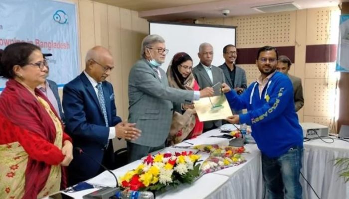 পানিতে ডুবে শিশুমৃত্যু রোধে প্রতিবেদনের জন্য পুরস্কার পেয়েছেন সমকালের স্টাফ রিপোর্টার জাহিদুর রহমানসহ তিন সাংবাদিক