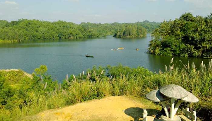 মায়াময় 'মহামায়া লেক' মায়াময় 'মহামায়া লেক'