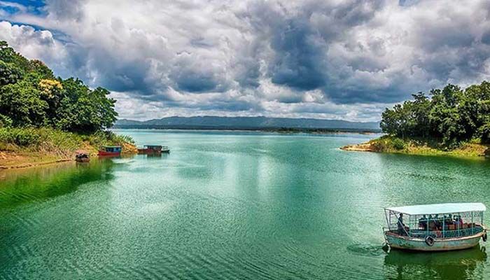 বান্দরবানের পর্যটনে হতাশা, রাঙ্গামাটিতে আশার আলো