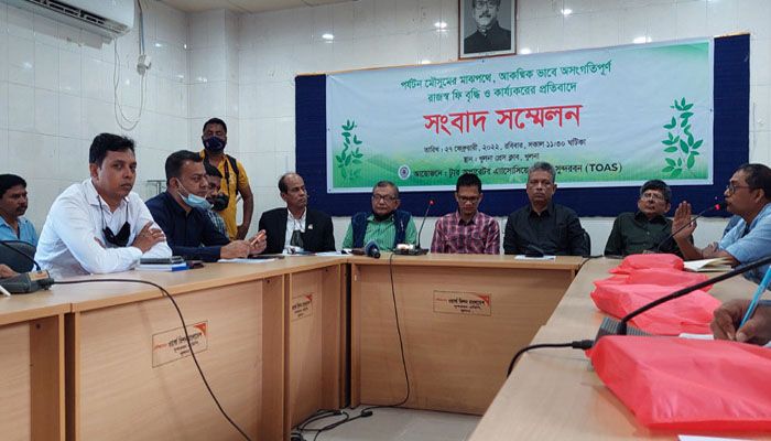 খুলনা প্রেস ক্লাবে টোয়াসের সংবাদ সম্মেলনে বক্তব্য রাখেন নেতারা খুলনা প্রেস ক্লাবে টোয়াসের সংবাদ সম্মেলনে বক্তব্য রাখেন নেতারা