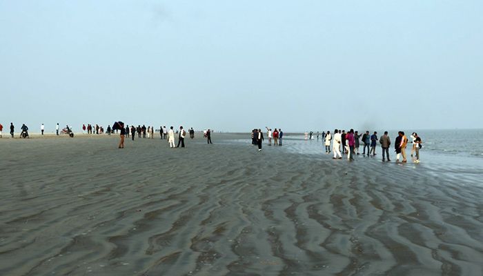 পর্যটন সম্ভাবনাময় হাতিয়ার নিমতলী সমুদ্রসৈকত