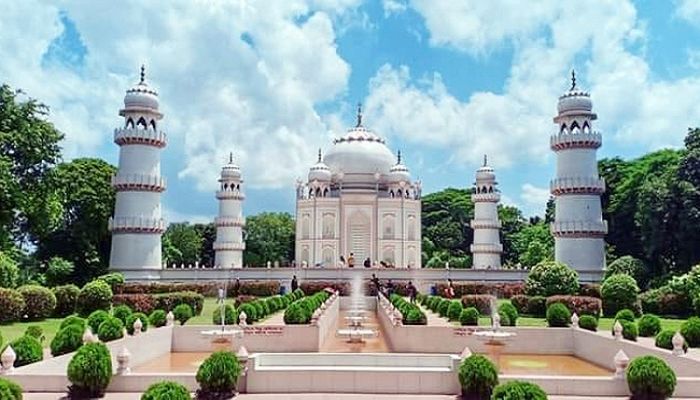 ঘুরে আসুন বাংলার তাজমহল ঘুরে আসুন বাংলার তাজমহল