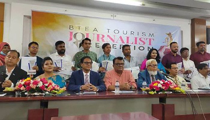 পর্যটন সাংবাদিক সংবর্ধনা পেল ১৪ জন