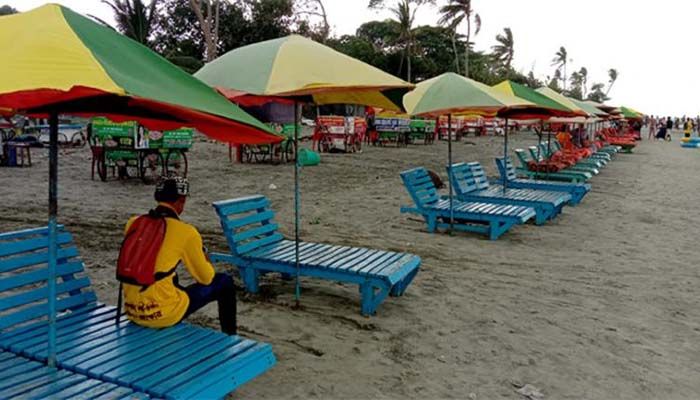 ফটোগ্রাফারদের হয়রানির শিকার হচ্ছে কুয়াকাটার পর্যটকরা