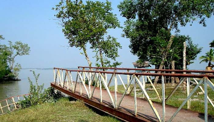 সুন্দরবনে নিষেধাজ্ঞা, ঘুরতে এসে ফিরে যাচ্ছেন পর্যটকরা সুন্দরবনে নিষেধাজ্ঞা, ঘুরতে এসে ফিরে যাচ্ছেন পর্যটকরা
