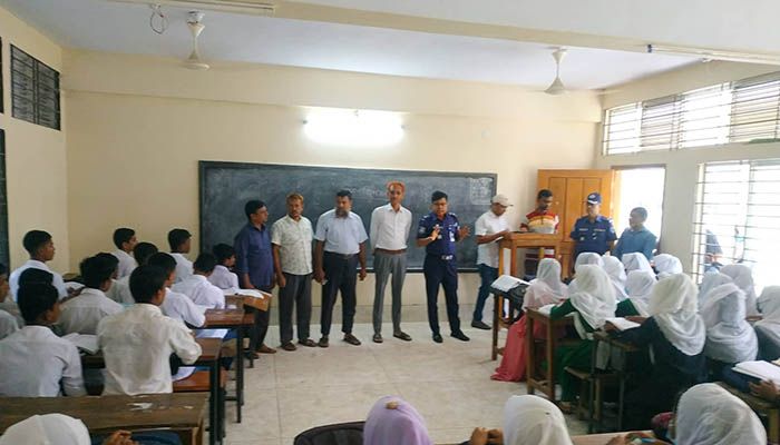 সুবর্ণচরে শিক্ষার্থীদের সাথে সহকারী পুলিশ সুপারের মতবিনিময় সুবর্ণচরে শিক্ষার্থীদের সাথে সহকারী পুলিশ সুপারের মতবিনিময়