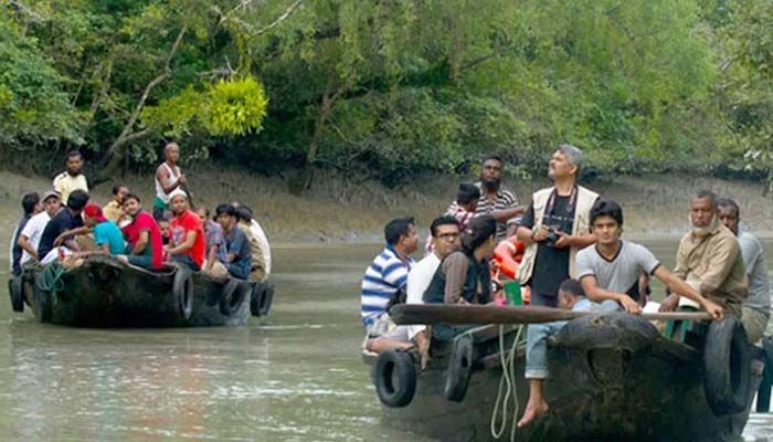 বৈরী আবহাওয়া উপেক্ষা করে সুন্দরবনে যাচ্ছেন পর্যটকরা