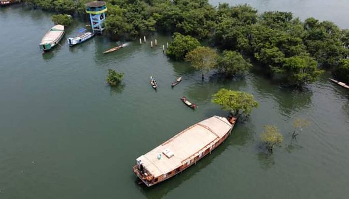 হোটেল কক্ষ থেকে হাউসবোট সবই লাগামহীন রিকুইজিশনে হোটেল কক্ষ থেকে হাউসবোট সবই লাগামহীন রিকুইজিশনে