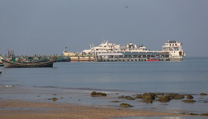 আসন্ন পর্যটন মৌসুমে জাহাজ চলাচলে অনিশ্চয়তা