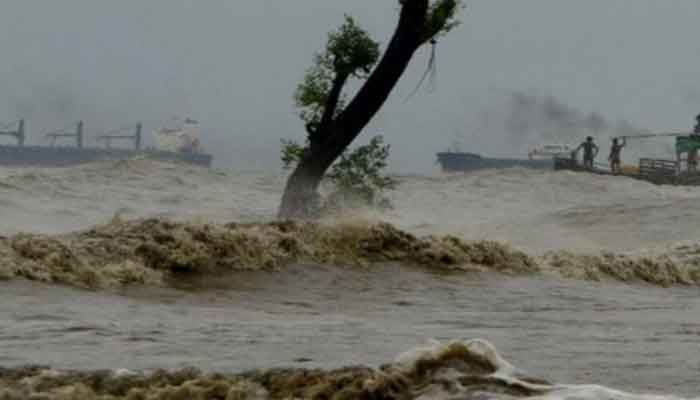 মোখায় বিধ্বস্ত পর্যটন দ্বীপ সেন্ট মার্টিন