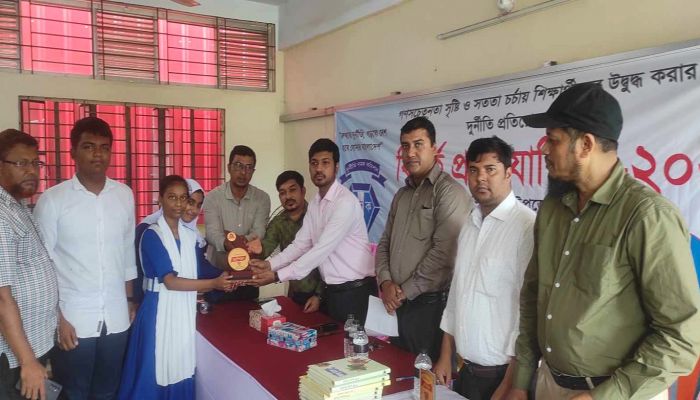 সুবর্ণচরে স্কুল পর্যায়ে দুর্নীতি প্রতিরোধ বিষয়ক বিতর্ক প্রতিযোগিতা অনুষ্ঠিত সুবর্ণচরে স্কুল পর্যায়ে দুর্নীতি প্রতিরোধ বিষয়ক বিতর্ক প্রতিযোগিতা অনুষ্ঠিত