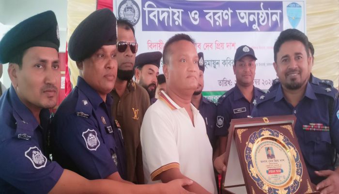 সুবর্ণচরে নতুন ওসিকে বরণ ও বিদায়ী ওসিকে সংবর্ধনা সুবর্ণচরে নতুন ওসিকে বরণ ও বিদায়ী ওসিকে সংবর্ধনা