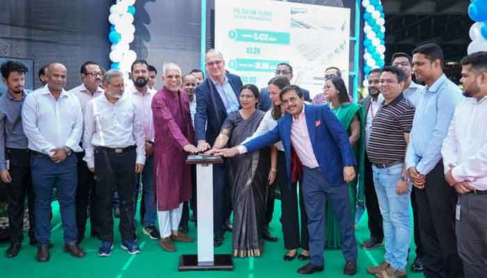 ওয়ালটন হেডকোয়ার্টার্সে সোলার পাওয়ার প্ল্যান্টের উদ্বোধনী অনুষ্ঠানে অতিথিরা ওয়ালটন হেডকোয়ার্টার্সে সোলার পাওয়ার প্ল্যান্টের উদ্বোধনী অনুষ্ঠানে অতিথিরা