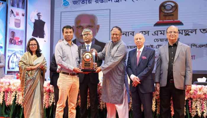 জাতীয় রপ্তানি ট্রফি পেলো ওয়ালটন জাতীয় রপ্তানি ট্রফি পেলো ওয়ালটন
