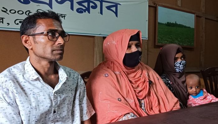 সুবর্ণচরে বসতঘর দখল করতে বড় ভাইয়ের উপর হামলা, ভুক্তভোগীর সংবাদ সন্মেলন সুবর্ণচরে বসতঘর দখল করতে বড় ভাইয়ের উপর হামলা, ভুক্তভোগীর সংবাদ সন্মেলন