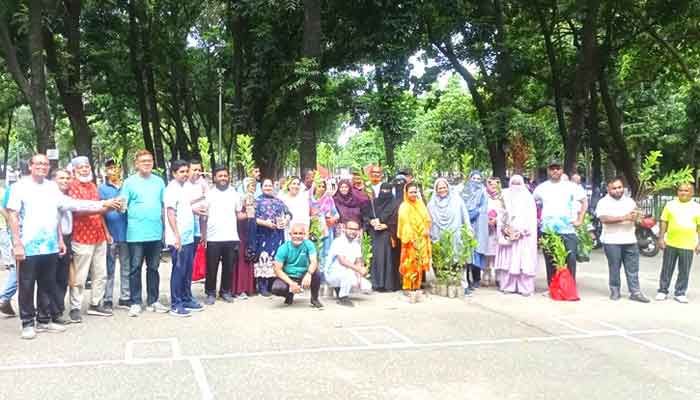 ফিটনেস ক্লাব সদস্যদের দুইশ চারা গাছ উপহার ফিটনেস ক্লাব সদস্যদের দুইশ চারা গাছ উপহার