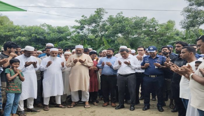 শহীদ মোহাম্মদ হাসানের দাফন সম্পন্ন, জানাজায় মানুষের ঢল