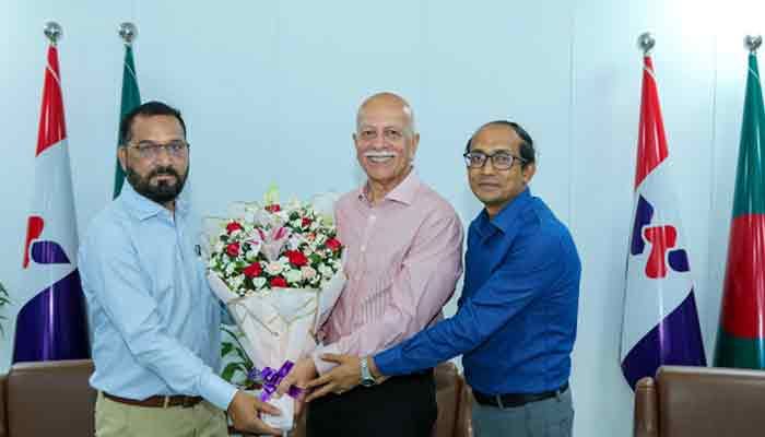 ওয়ালটন হেডকোয়ার্টার্স পরিদর্শন করলেন স্বতন্ত্র পরিচালক আকতার মতিন চৌধুরী