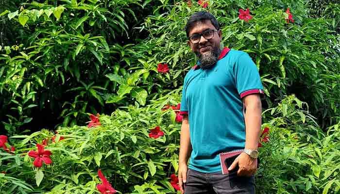 বাগান গড়ে বদলাচ্ছেন শহর, জাতীয় বৃক্ষরোপণ পুরস্কার পাচ্ছেন রকিবুল